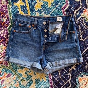 🌺 ⚡️Levi’s Denim Shorts Size 0/25R